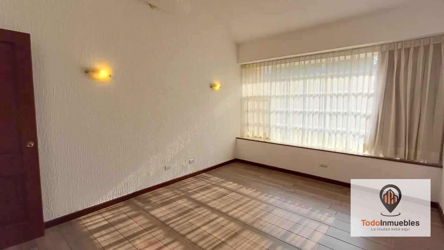 Casa Remodelada en Renta en Elgin 2 zona 13 - 8