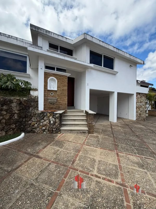Casa en renta zona 16 – La Montaña - 1
