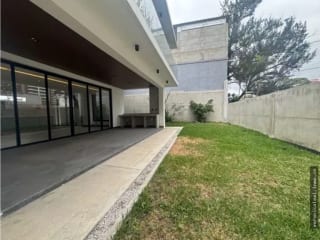 Zona 13 A Una Cuadra de las Américas Dentro de Garita Casa en Venta — Casa en Venta en Zona 14, Guatemala, Ciudad — miniatura 3 de 17
